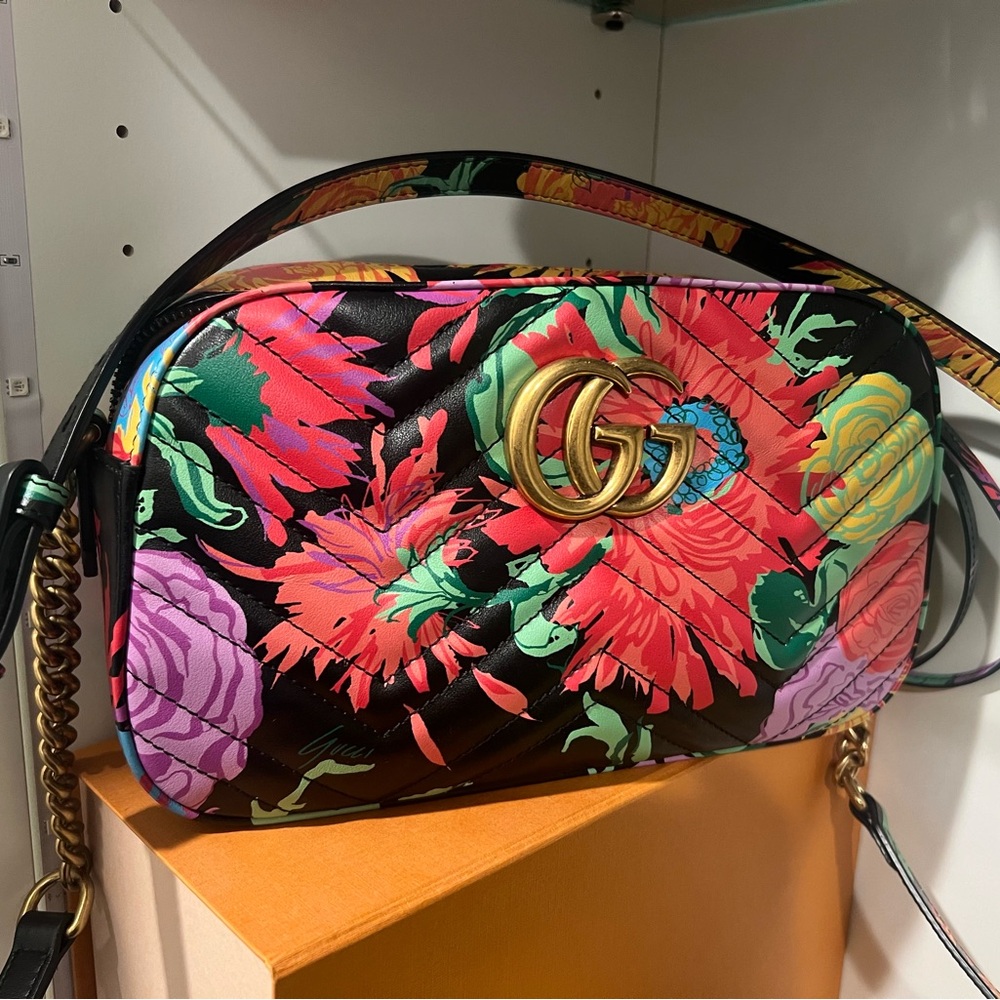 Gucci Black & Floral Crossbody Marmont Leather Bag with Luxurious Gold Finish